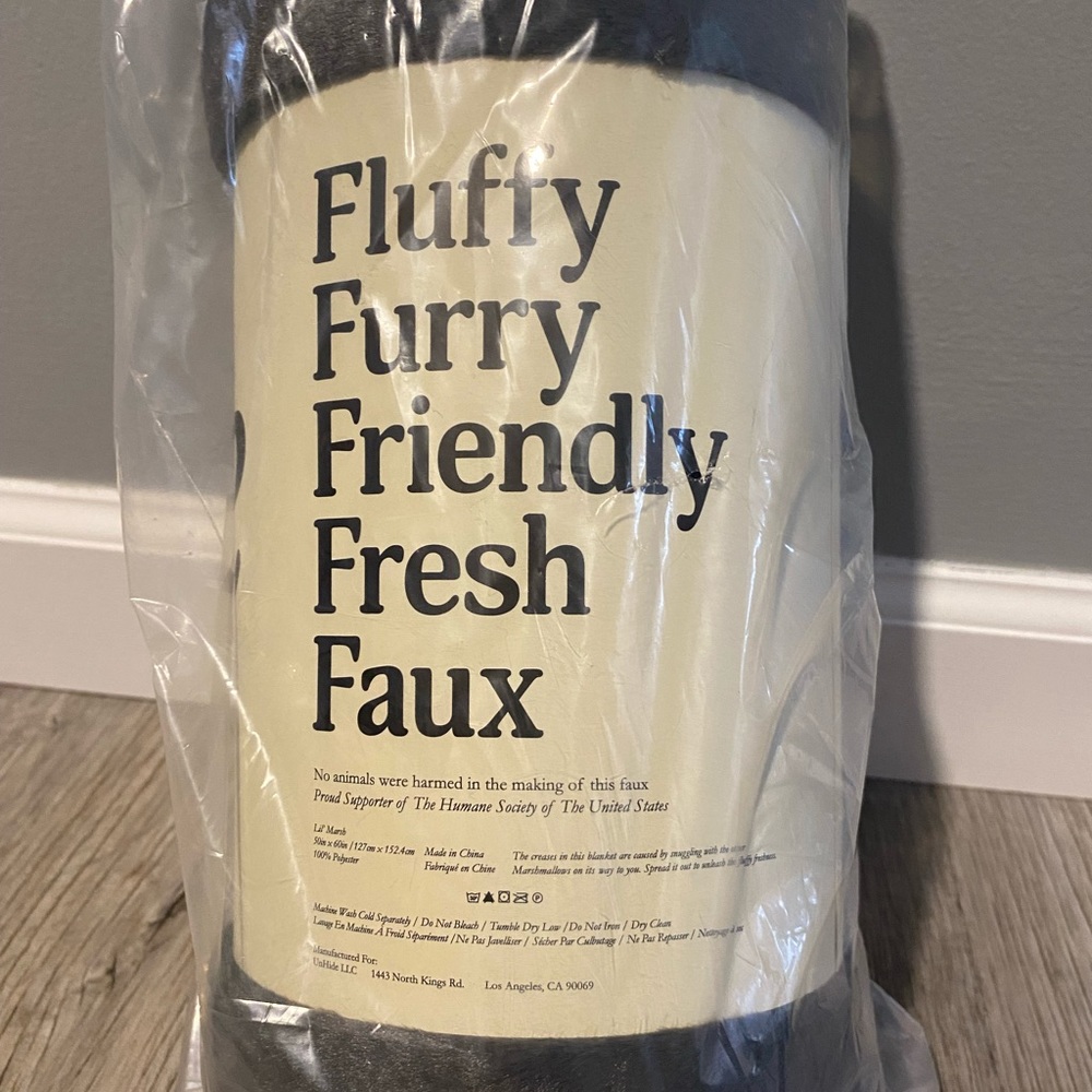 NWT UNHIDE LIL' MARSH SMALL CHARCOAL BLANKET